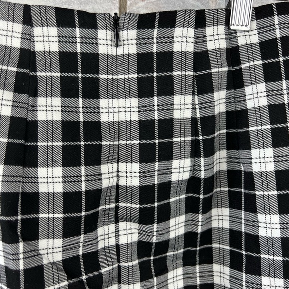 Brandy Melville | Black and White Plaid Mini Skirt - Picture 7 of 9